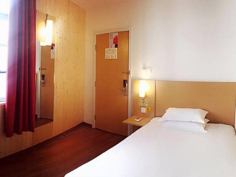 Отель Ibis Nantong Qingnian Экстерьер фото