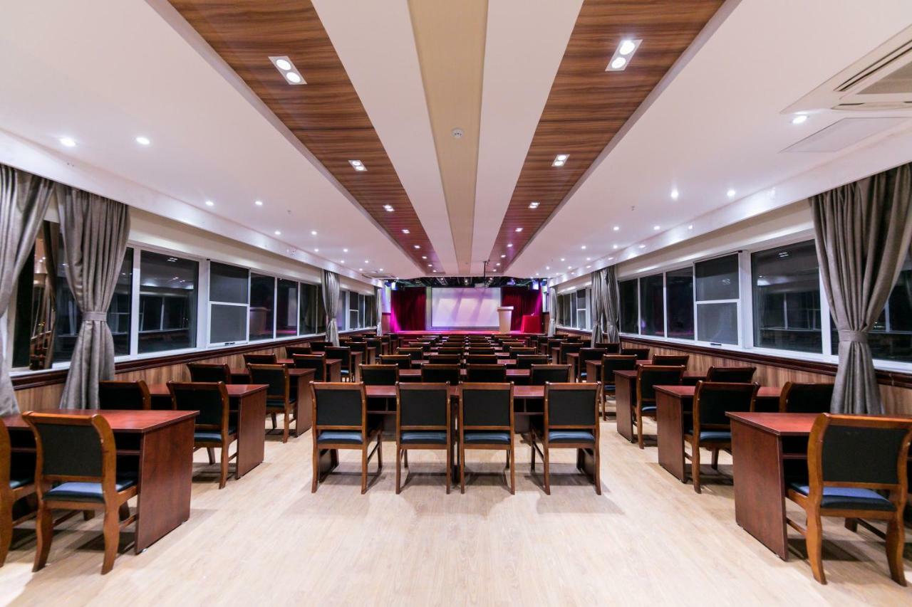 Отель Ibis Nantong Qingnian Экстерьер фото